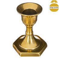 Castiçal dourado em metal