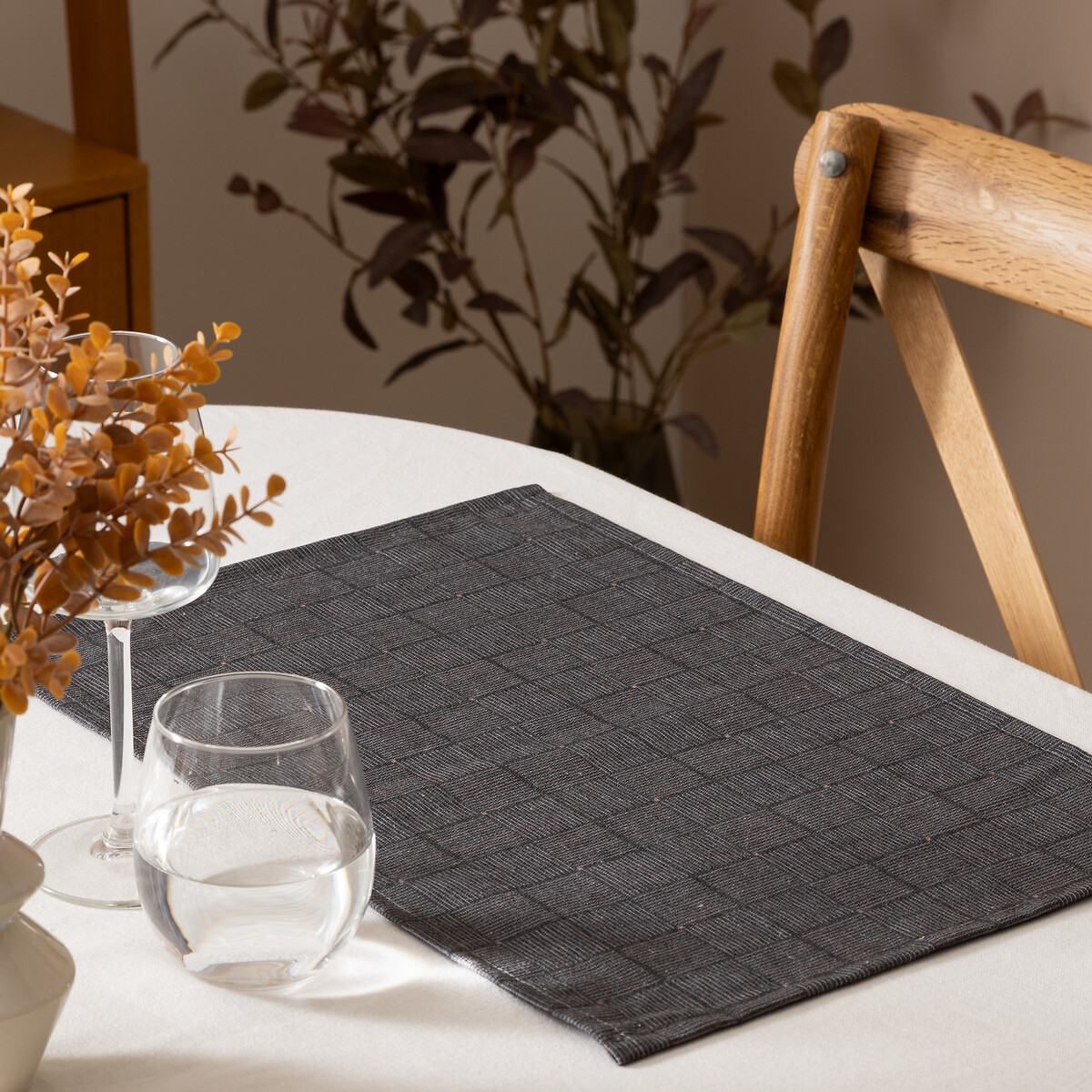 Individual de mesa geom&eacute;trico preto 30x45cm