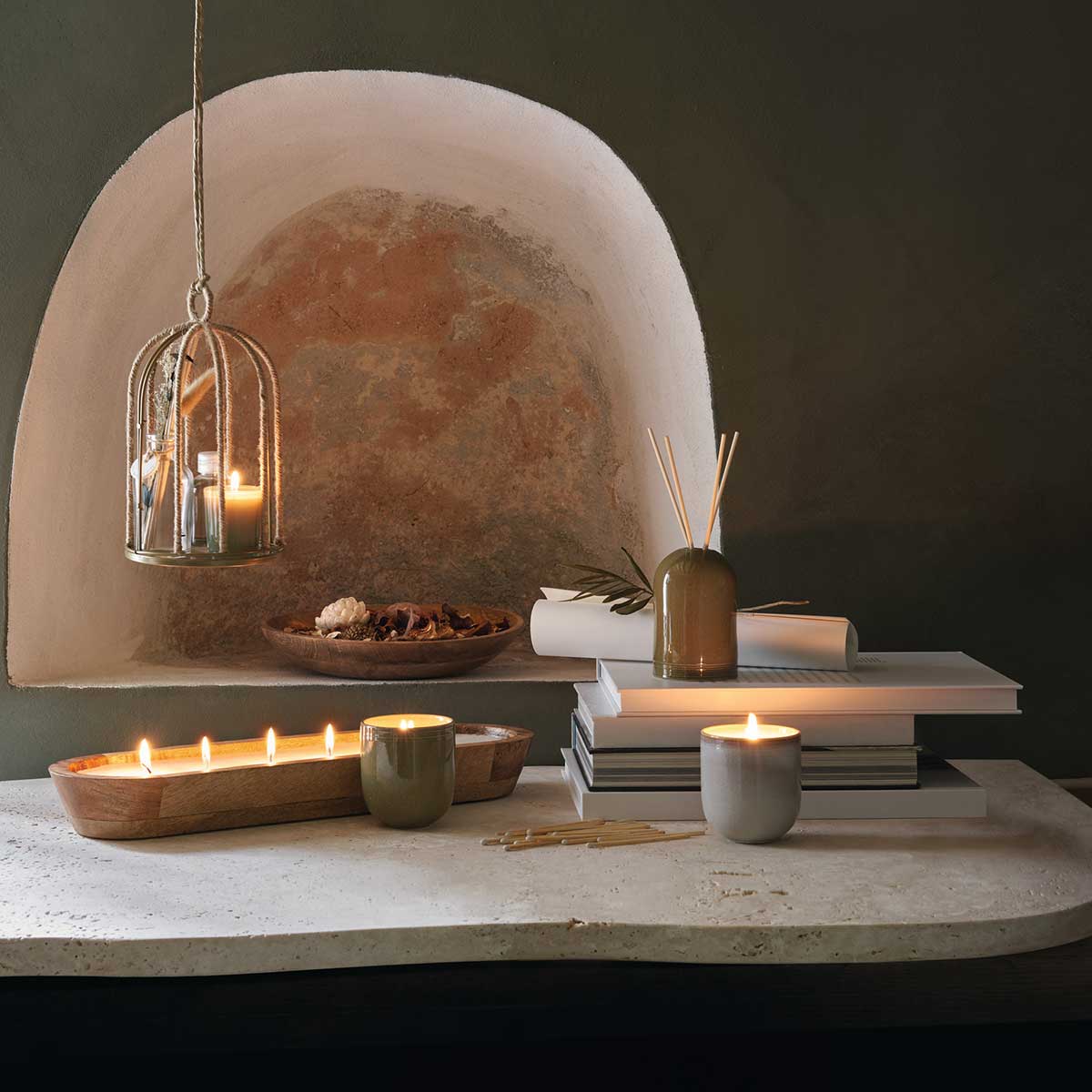 Vela perfumada linho com casti&ccedil;al em madeira mango PAOLA 900g