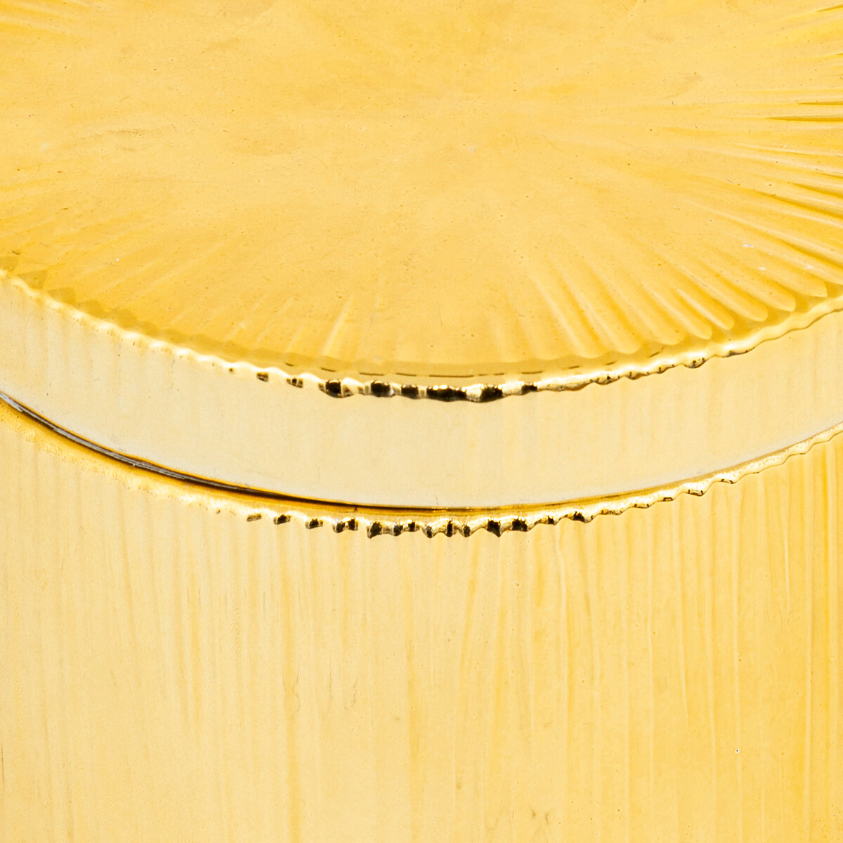 Caixa redonda em cer&acirc;mica dourada