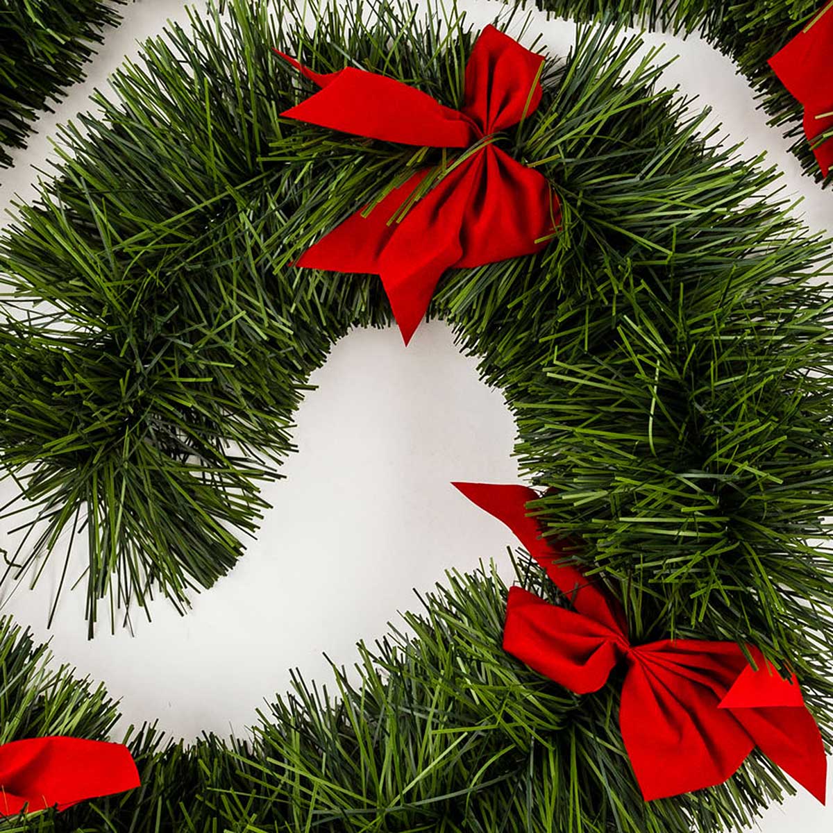 Grinalda verde com la&ccedil;os vermelhos