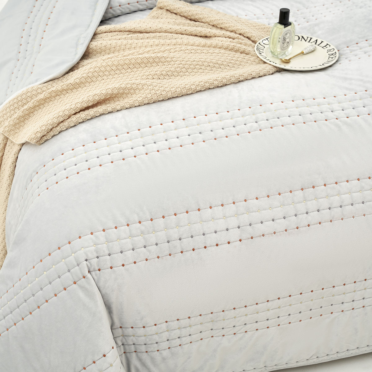 Edredão IVREA cinza em veludo 220x240cm