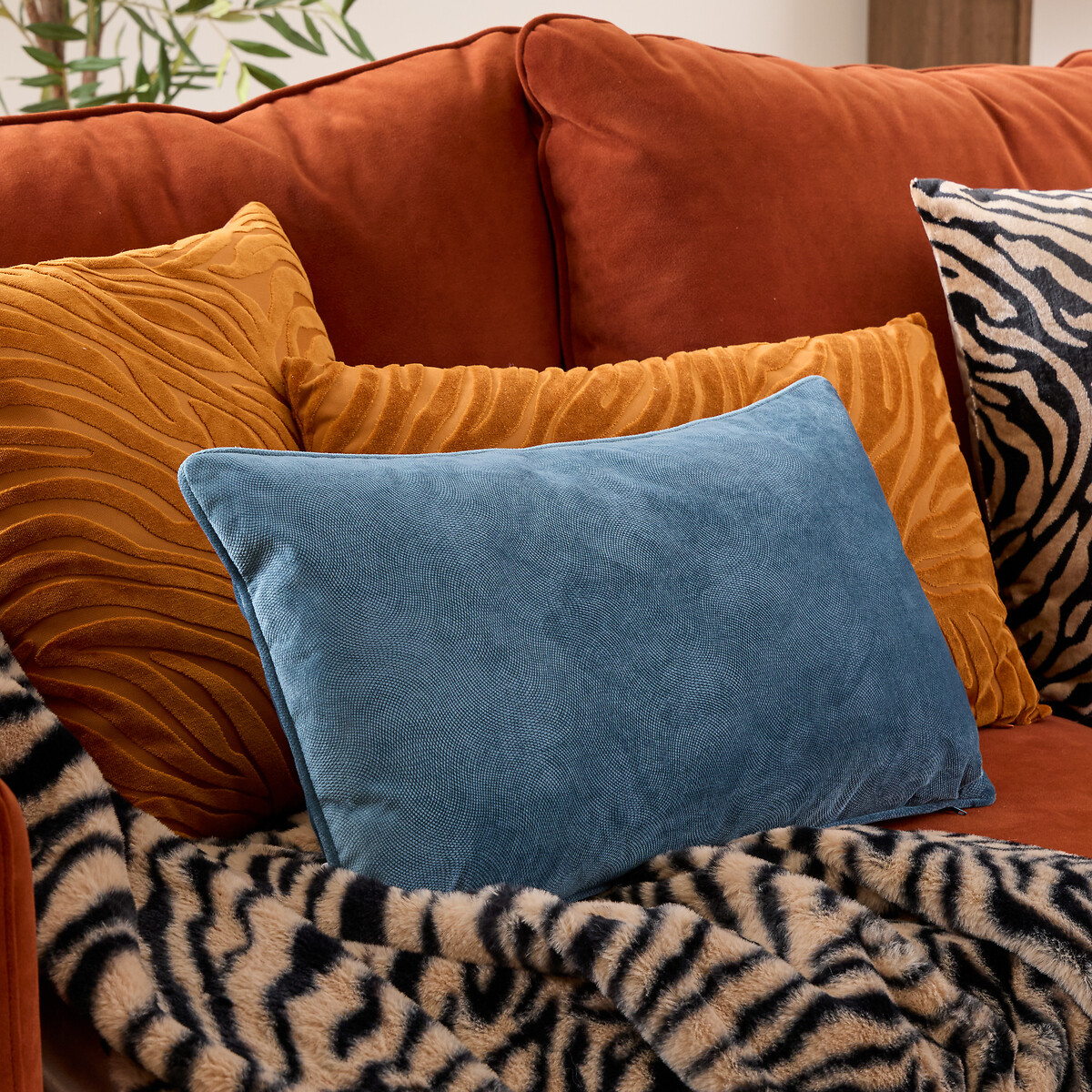 Almofada LILOU em tecido azul escuro