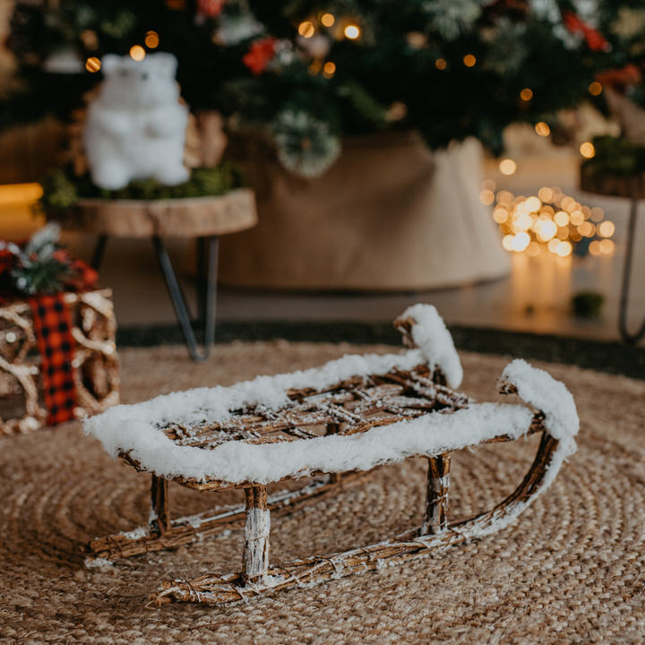 Tren&oacute; decorativo em madeira com neve