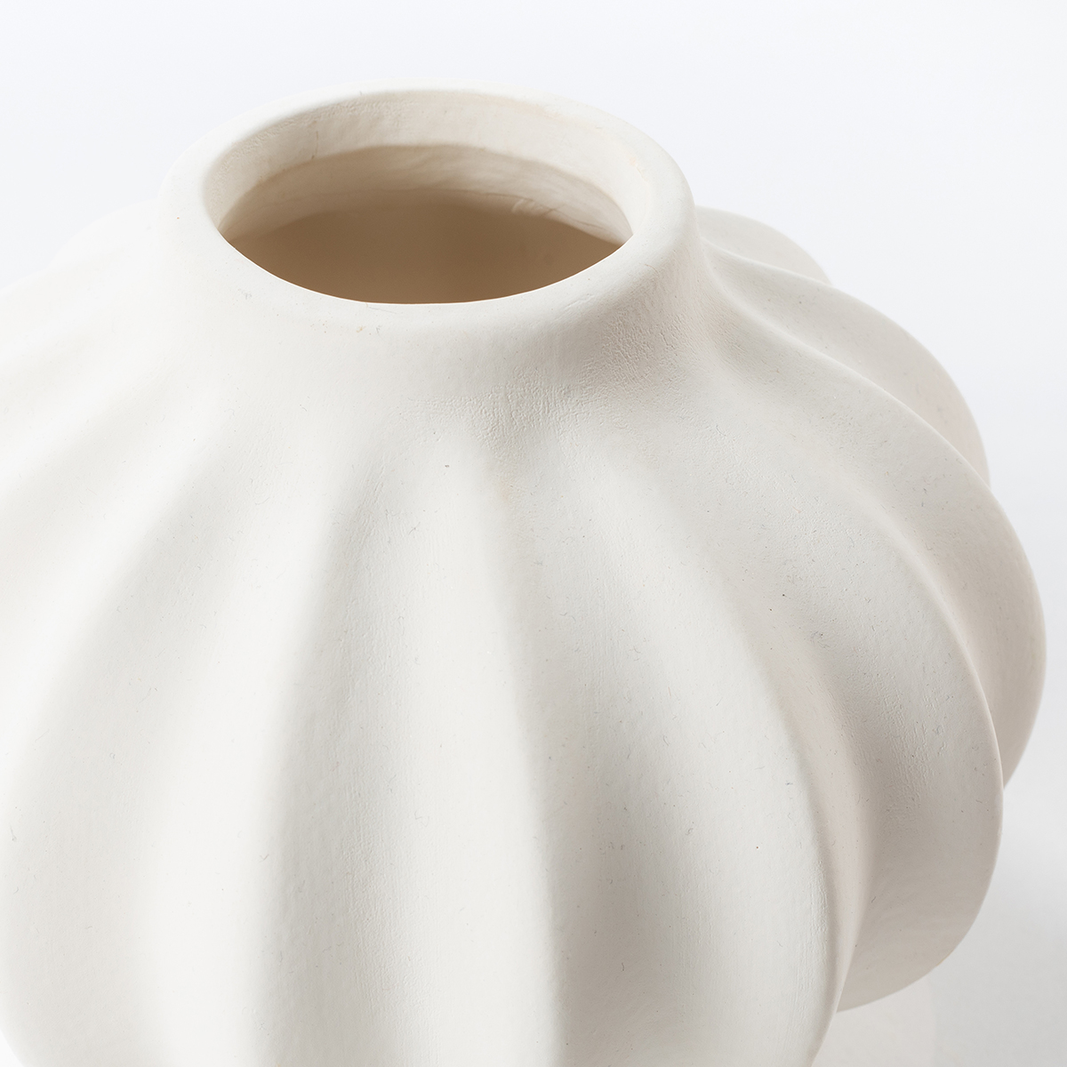 Jarra Bal&atilde;o Branco Em Cer&acirc;mica 18cm