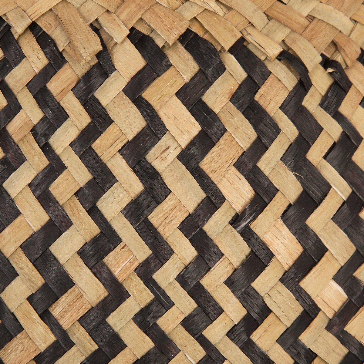 Cesto seagrass preto e natural com pegas 37cm