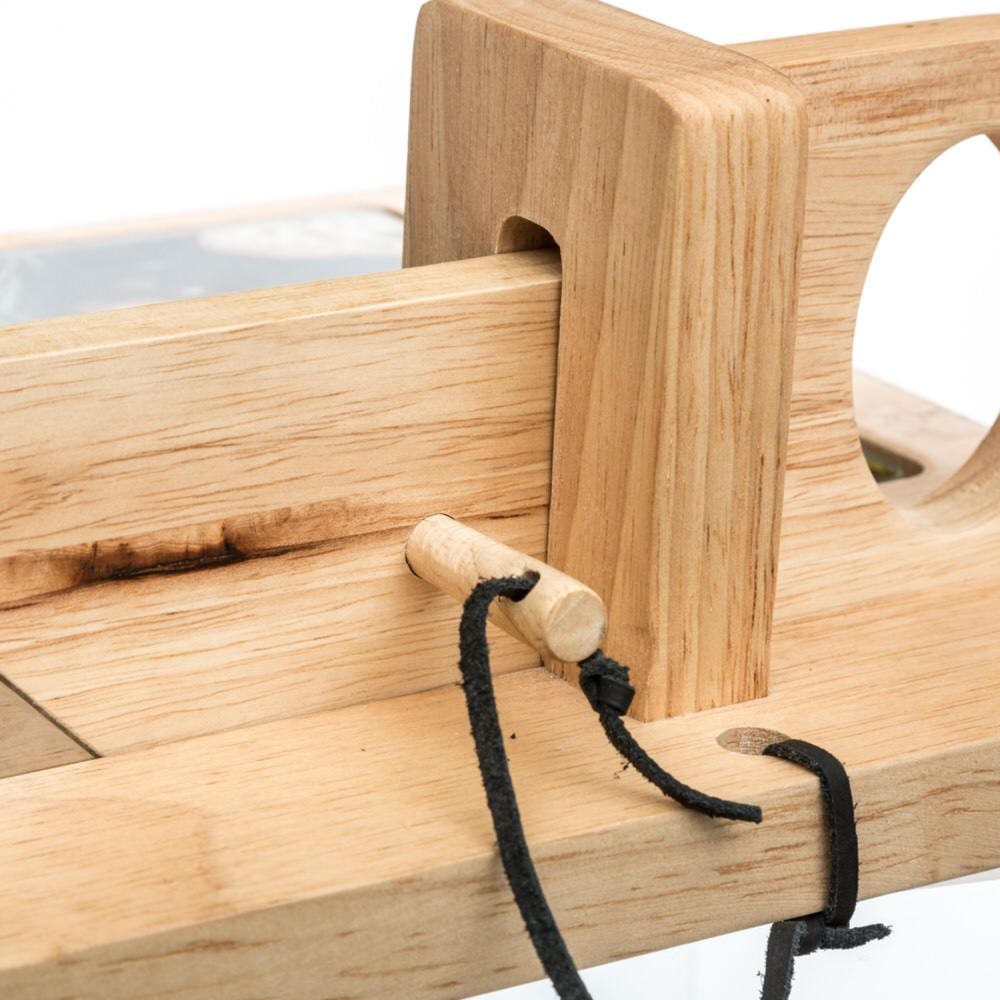 M&aacute;quina de corte para charcutaria com t&aacute;bua de madeira