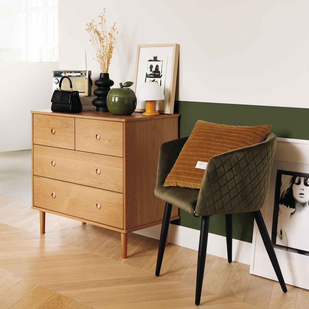 C&oacute;moda com 4 gavetas CHARLIE castanha em madeira carvalho