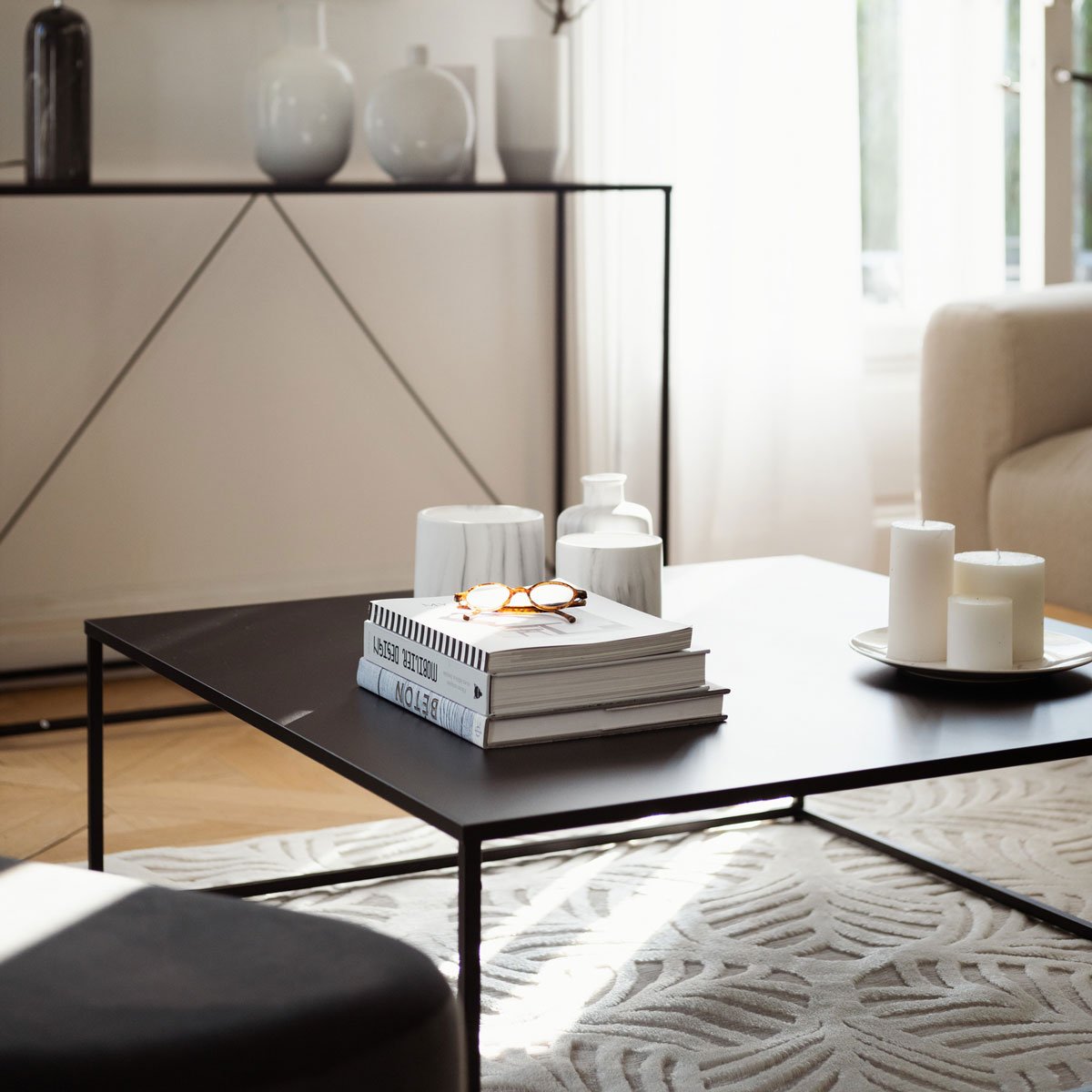 Jarra branca efeito m&aacute;rmore 17,5cm