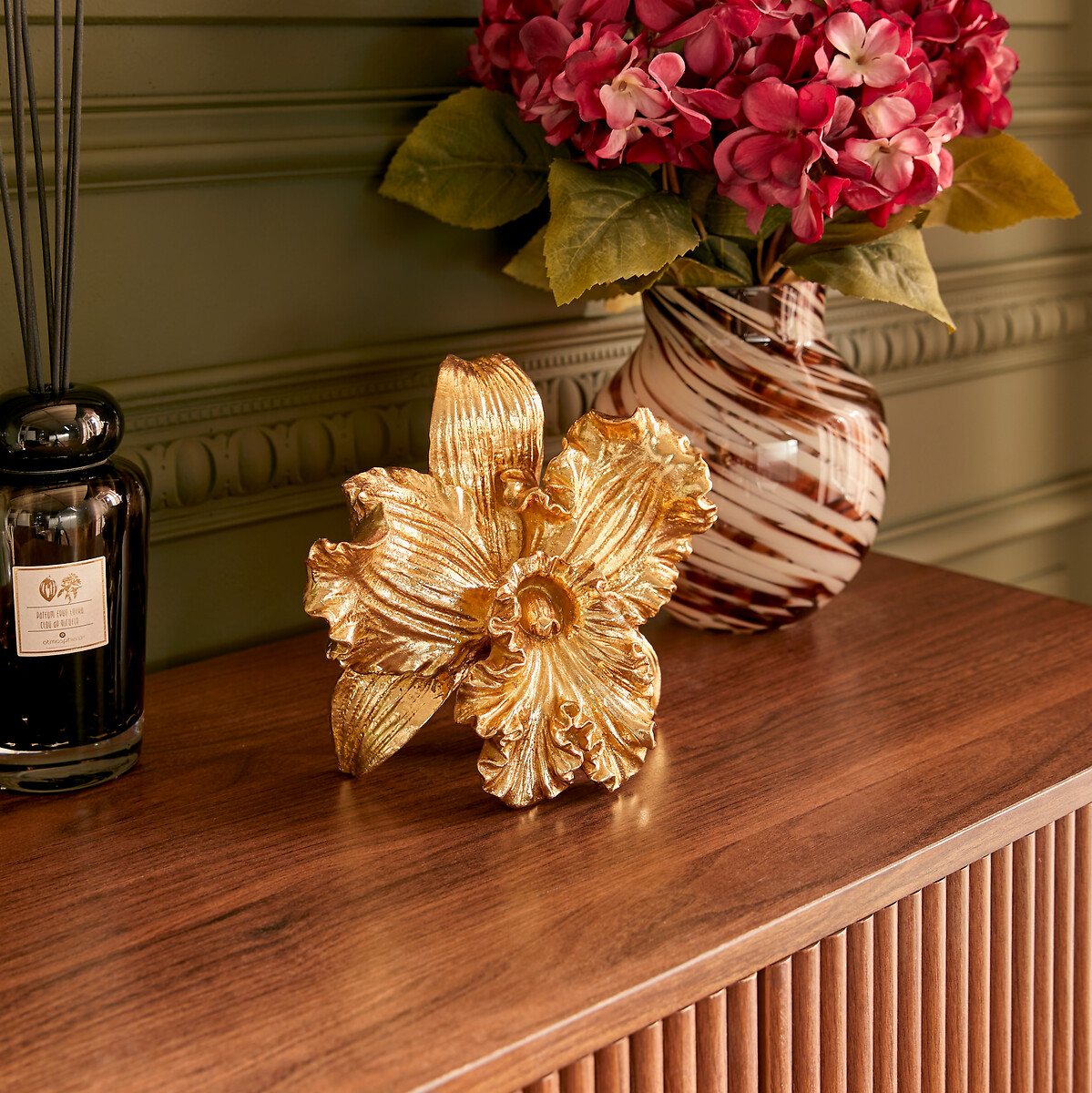 Flor decorativa dourada em cer&acirc;mica 20cm