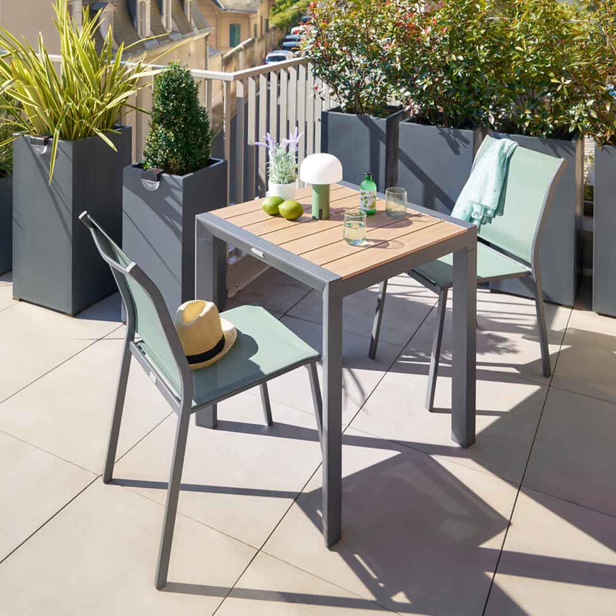 Cadeira empilh&aacute;vel ESSENTIA verde