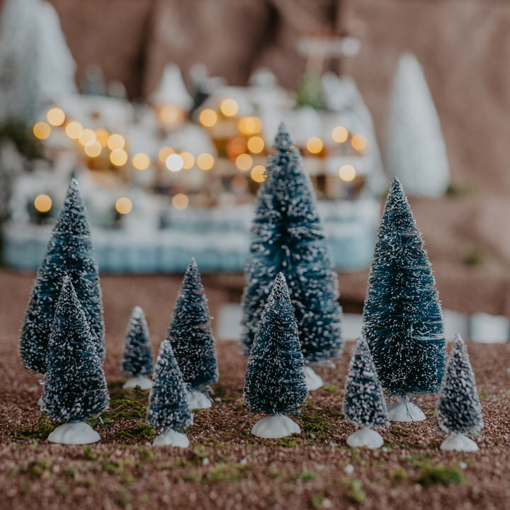 Conjunto de 10 árvores decorativas efeito neve