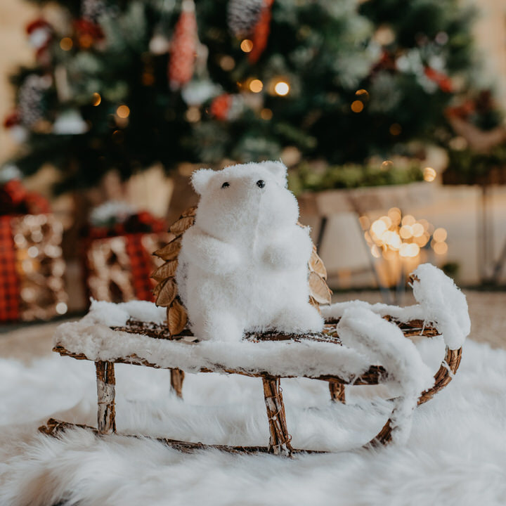 Tren&oacute; decorativo em madeira com neve