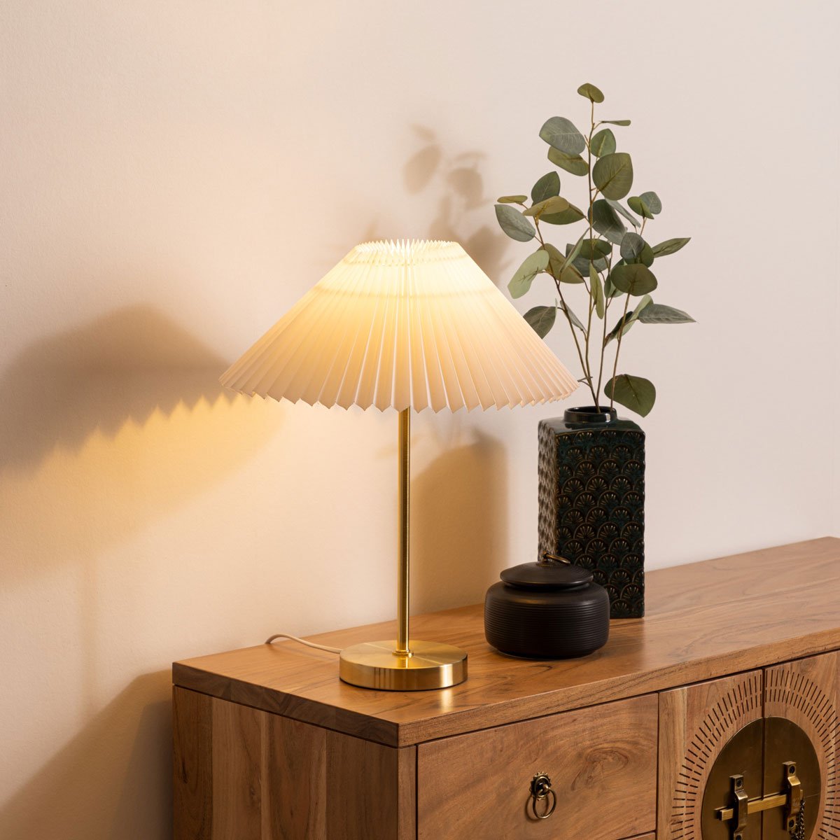 Candeeiro de mesa JIL dourado em metal