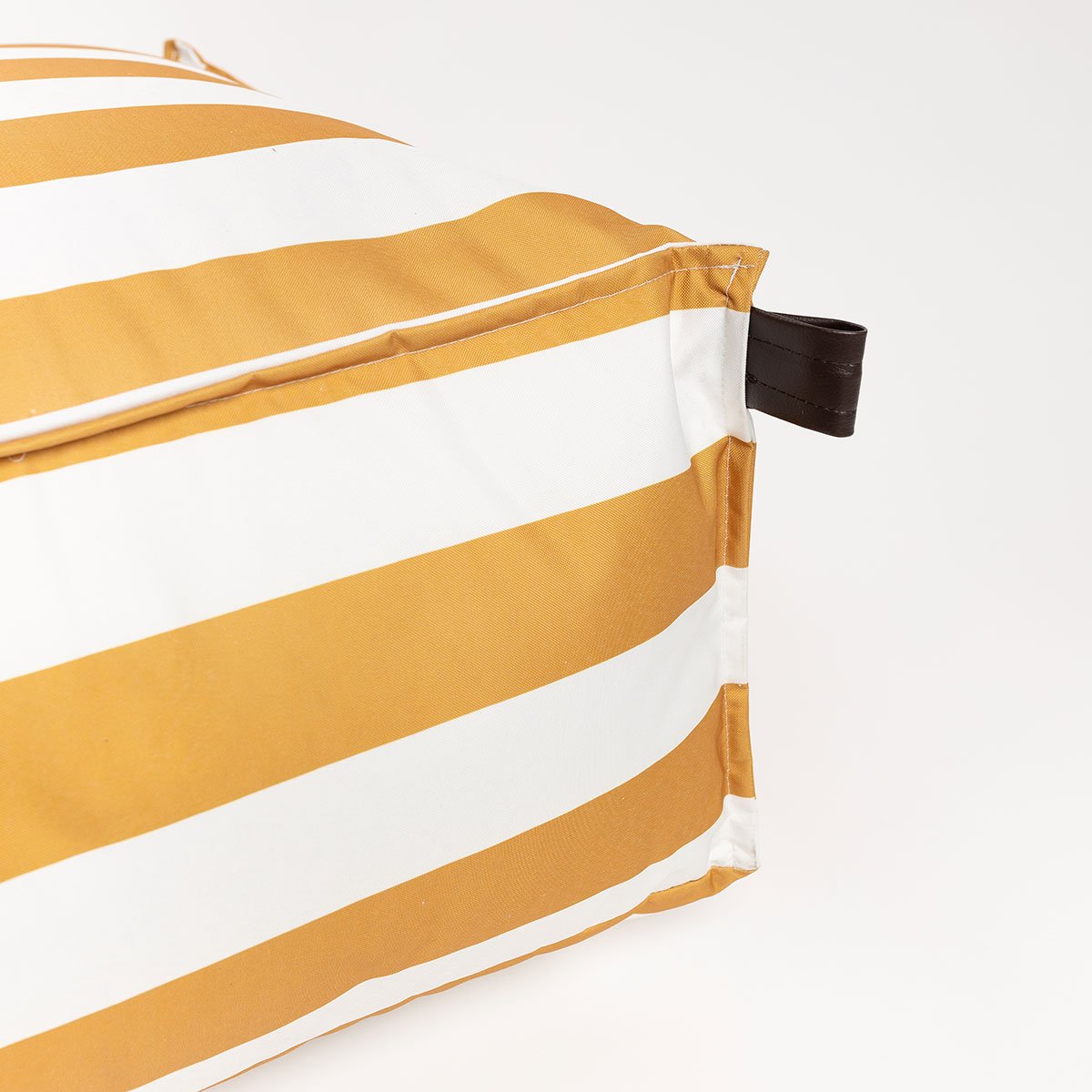 Pufe cubo impermeável riscas branco e amarelo