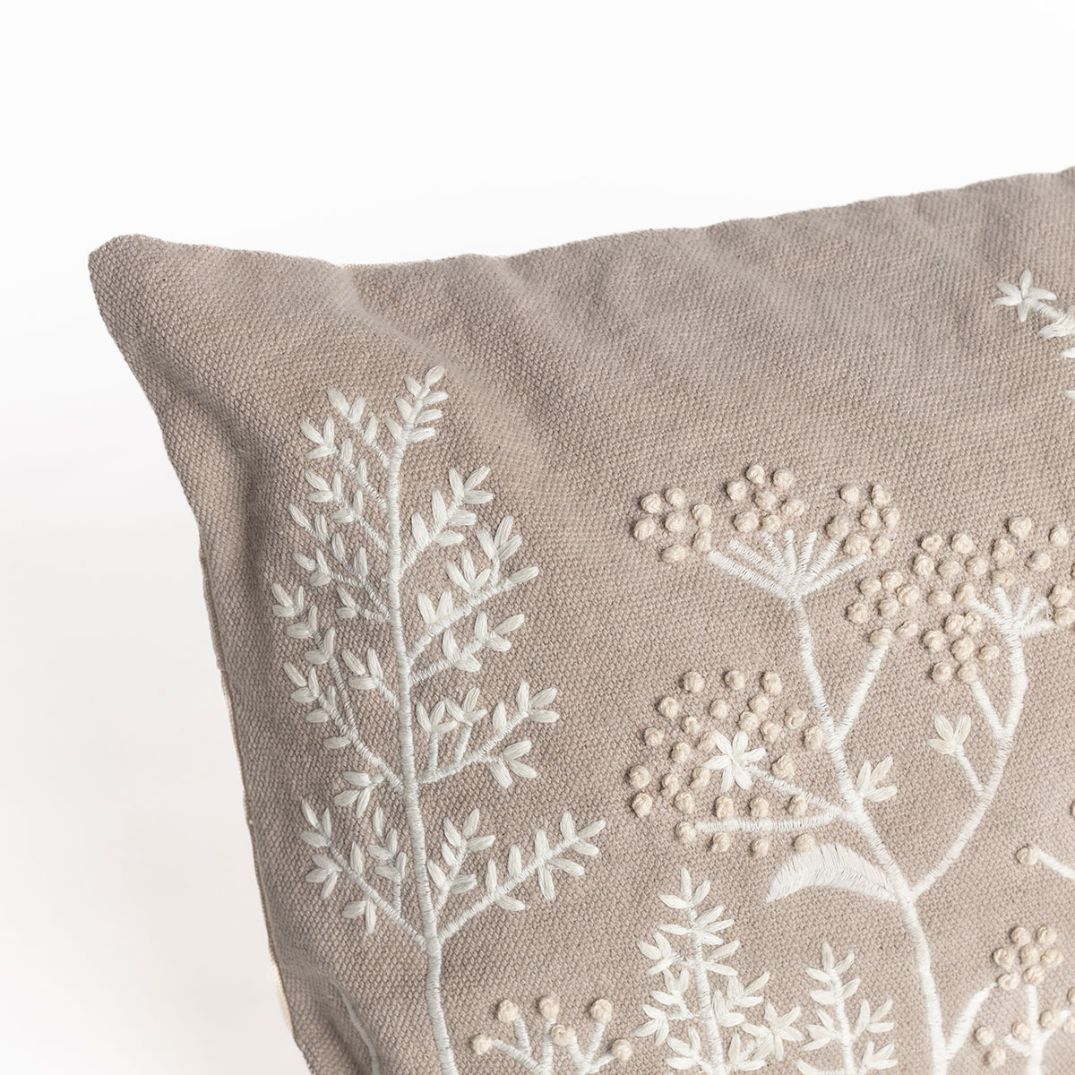 Almofada bordada DAISY cinza com flores 30x50cm