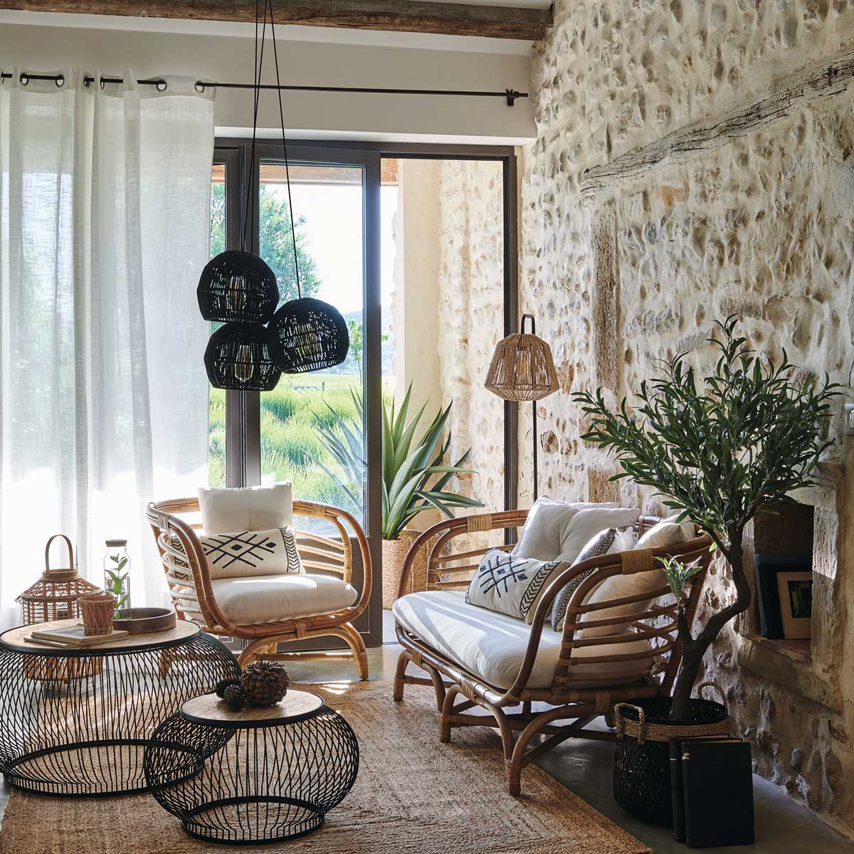 Candeeiro de teto com 3 globos pretos