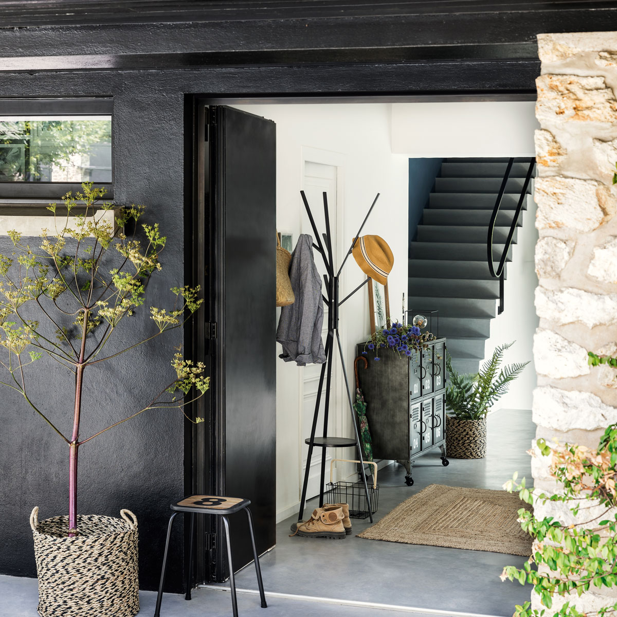 M&oacute;vel com 6 portas numeradas SEVIN preto em metal