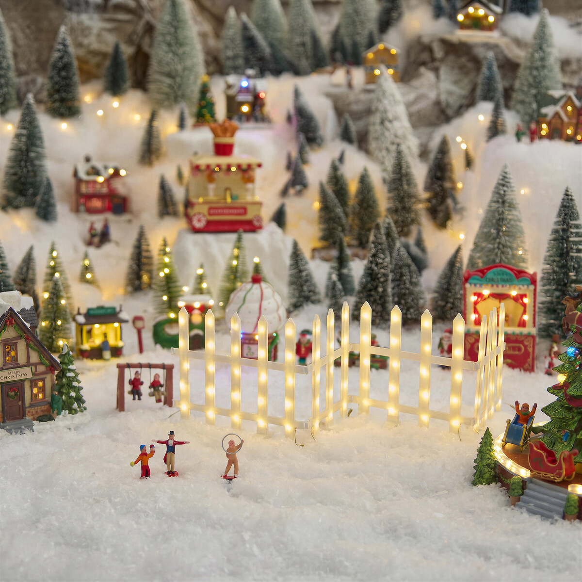 Figura decorativa em forma de cerca luminosa com 288 LEDs