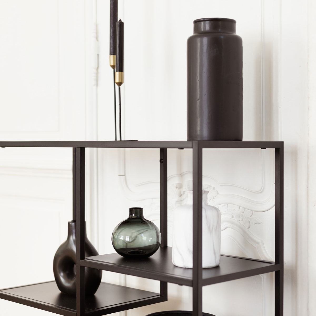 Jarra branca efeito m&aacute;rmore 17,5cm