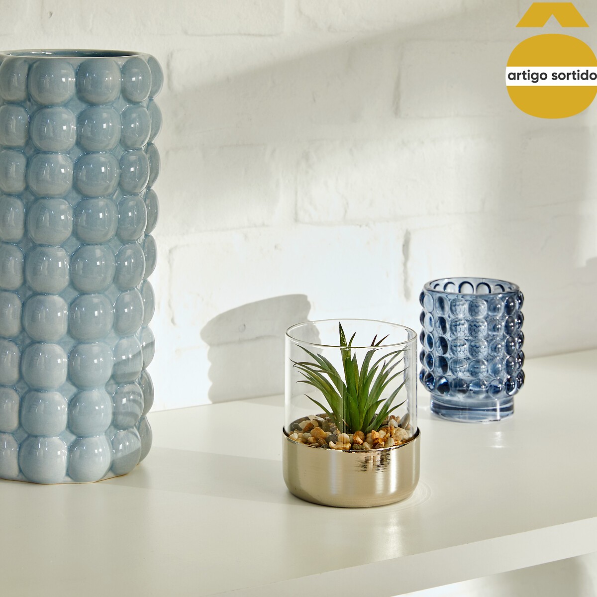 Vaso com planta artificial verde