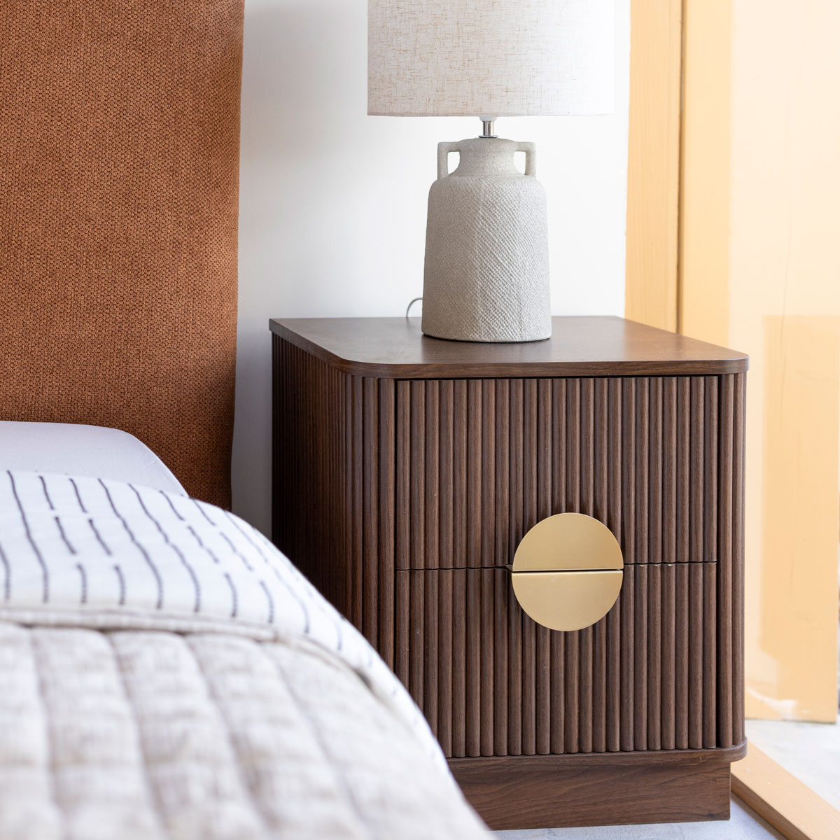 Mesa de cabeceira WANY com 2 gavetas castanha em MDF