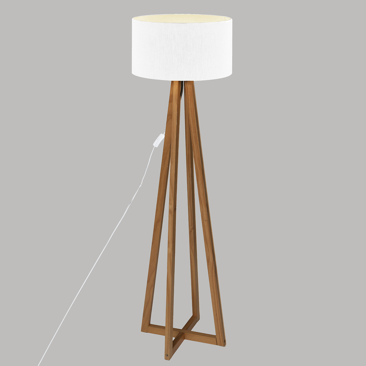 Candeeiro de p&eacute; MOLU em madeira pinho com abajur branco