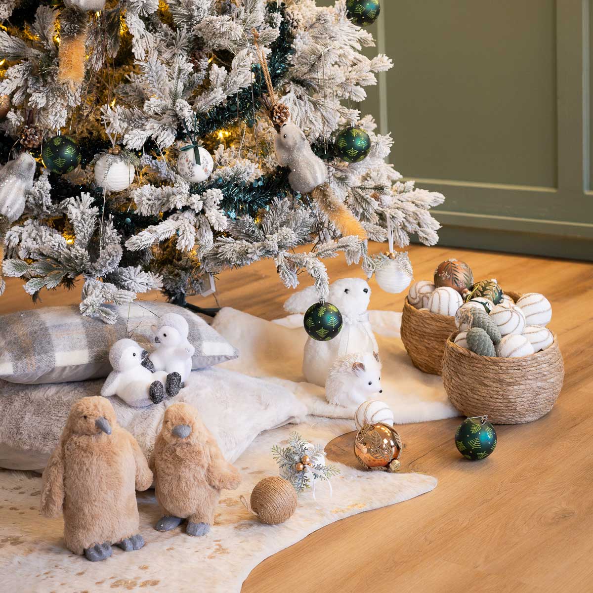 Bola verde com árvores de natal verde 8cm,  Bola verde com árvores de natal verde 8cm