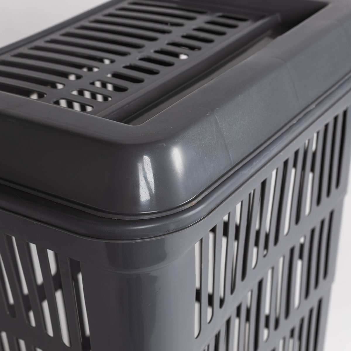 Cesto para roupa suja com tampa cinza 40L