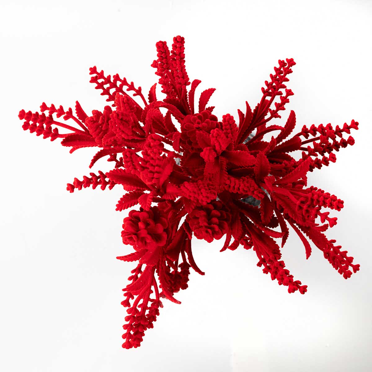 Ramo com pinhas vermelho efeito veludo 30cm