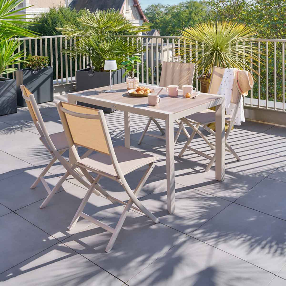 Mesa fixa EVASION bege em alum&iacute;nio