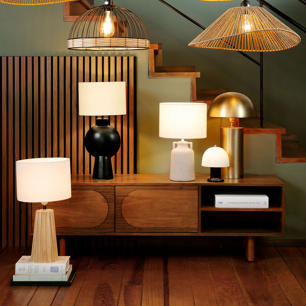 M&oacute;vel para tv NANDA em madeira ac&aacute;cia 147cm