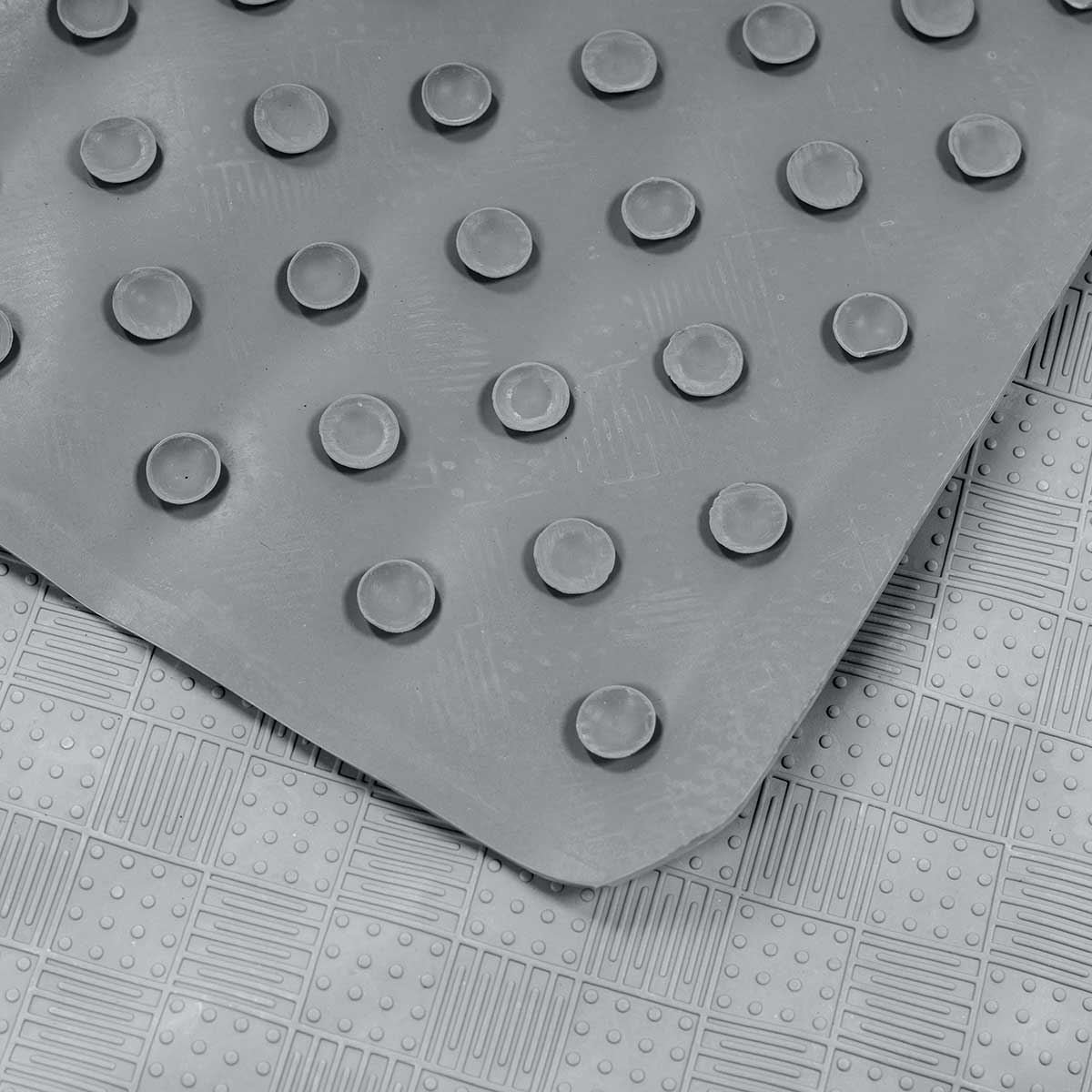 Tapete WC Antiderrapante Cinza Escuro 53x53cm