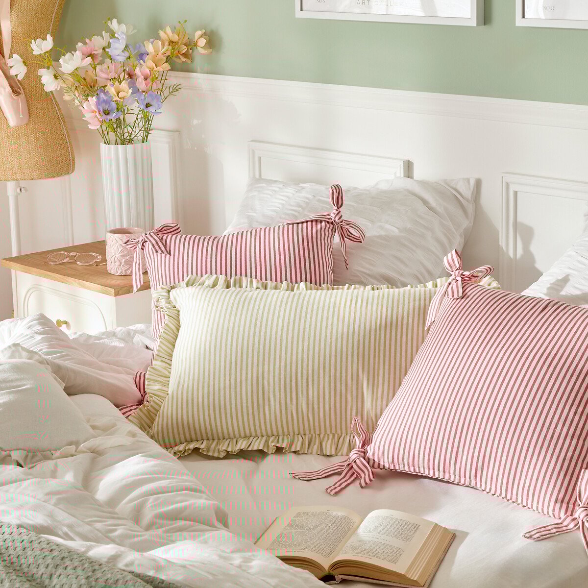 Jarra canelado FLEUR DE ROSA branco 28cm