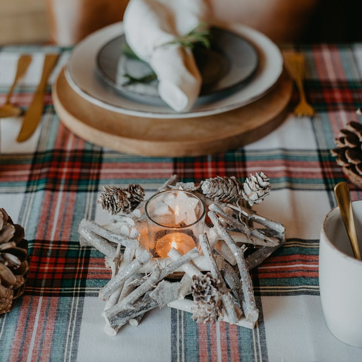 Castiçal estrela decorado em madeira e vidro
