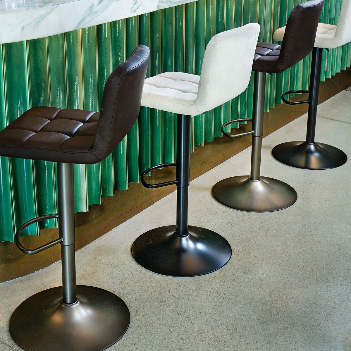 Banco de bar regul&aacute;vel DELEK bege