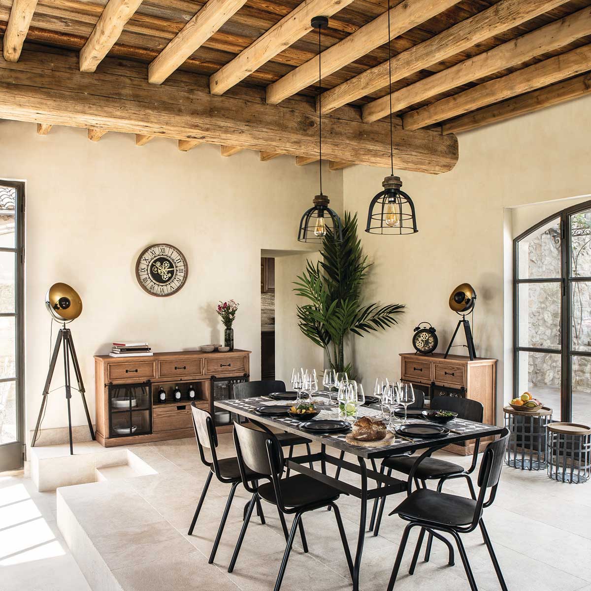 Candeeiro de mesa LAHTI preto e dourado com trip&eacute;