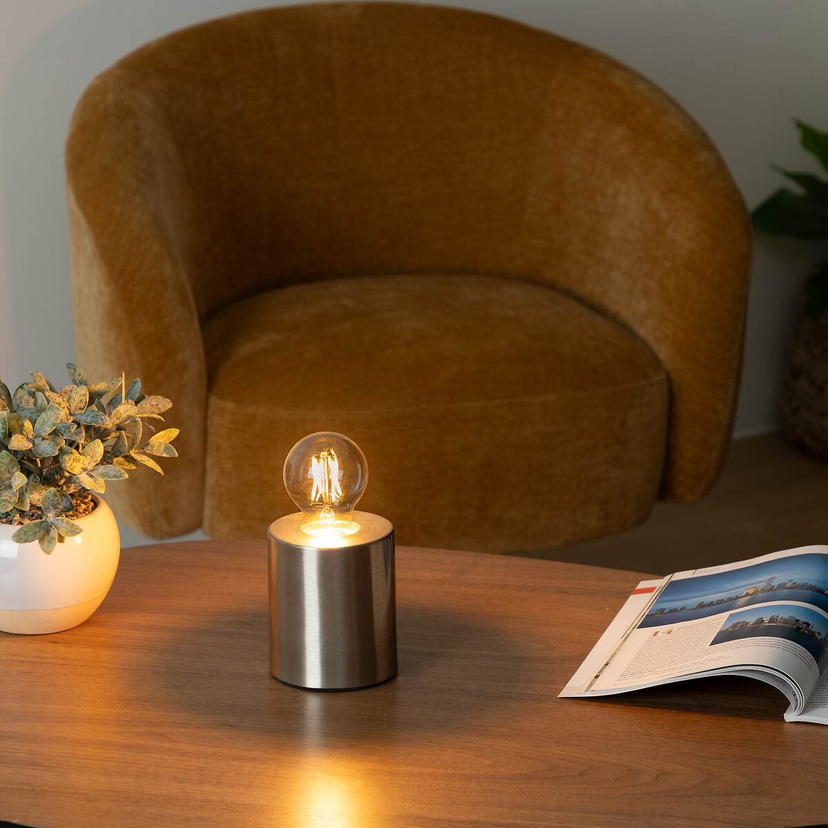 Candeeiro de mesa SABA com base prateada em metal