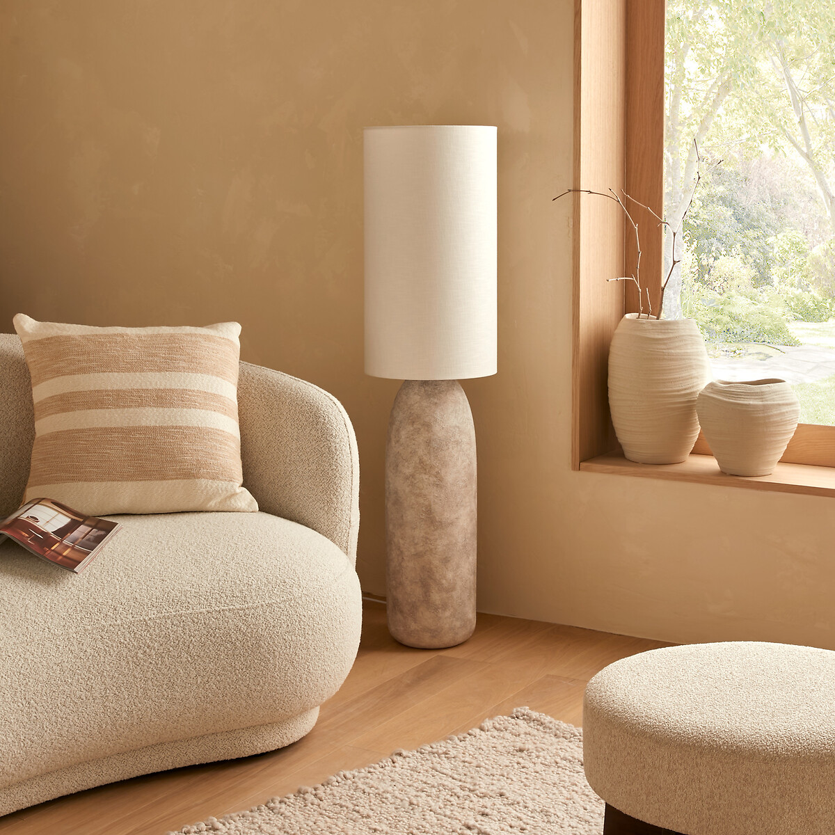 Candeeiro de p&eacute; KEYAH cinza 111cm