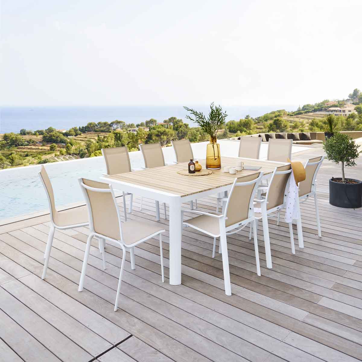 Cadeira empilhável AXANT bege em alumínio