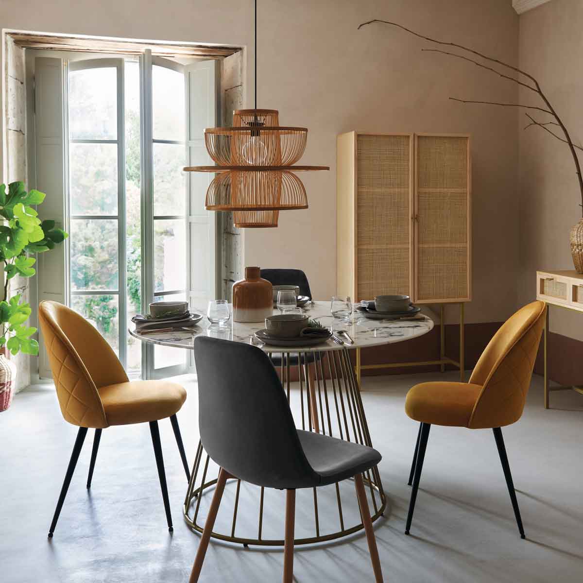 Cadeira SLANO amarela de veludo