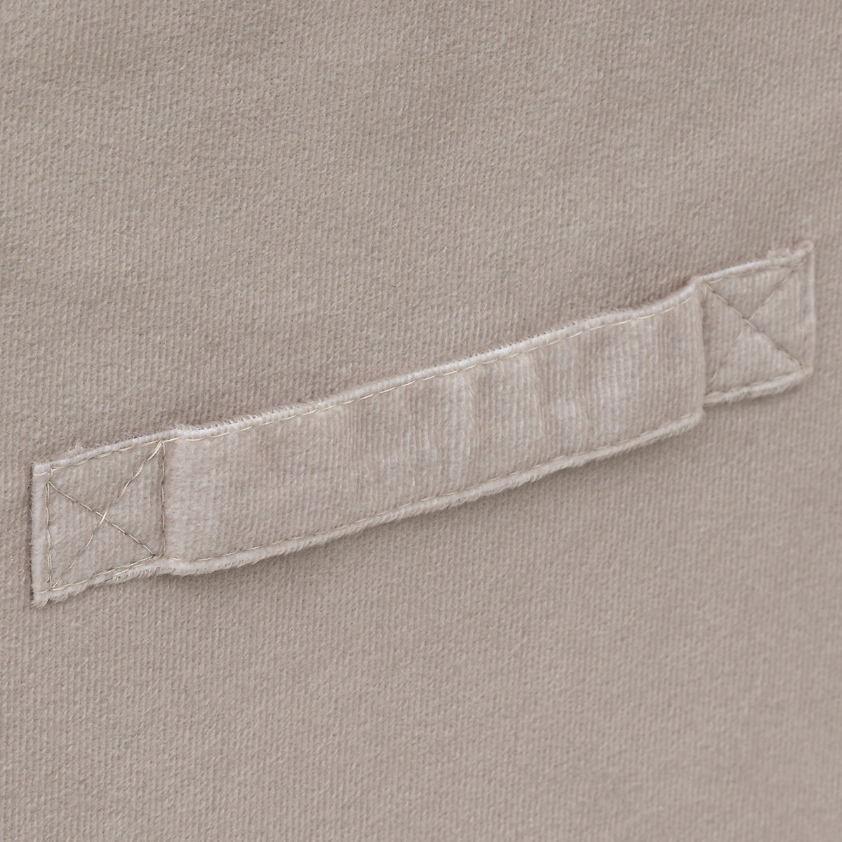 Caixa de arruma&ccedil;&atilde;o bege em veludo 31x31cm