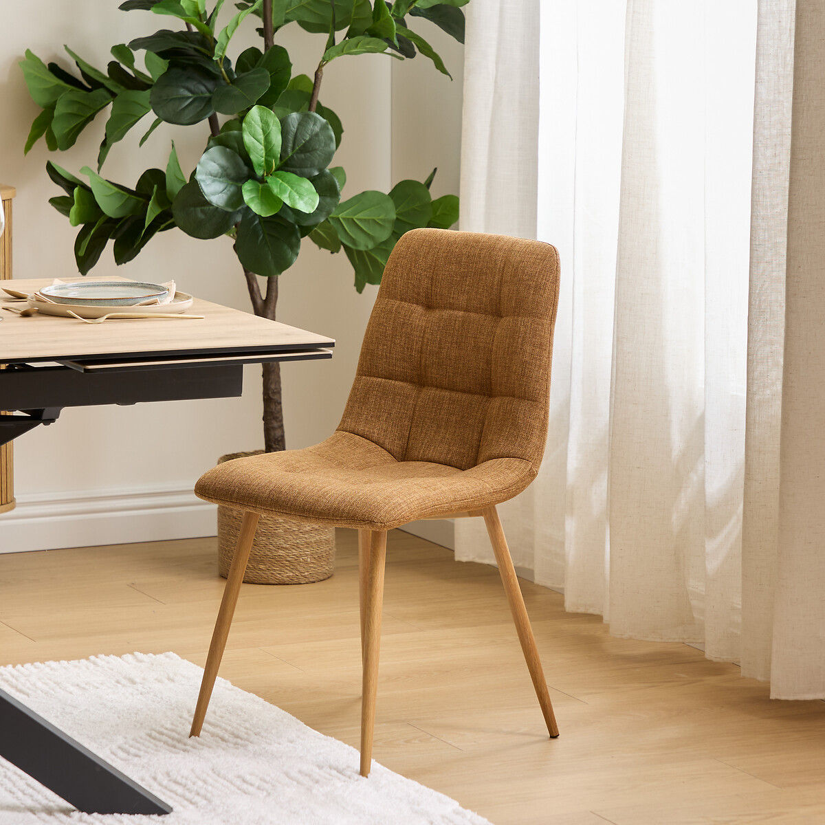 Cadeira SIRAC em tecido camel