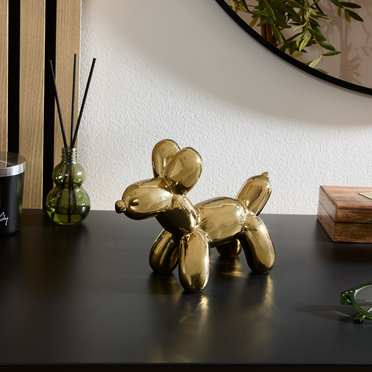 C&atilde;o decorativo THEO dourado em cer&acirc;mica