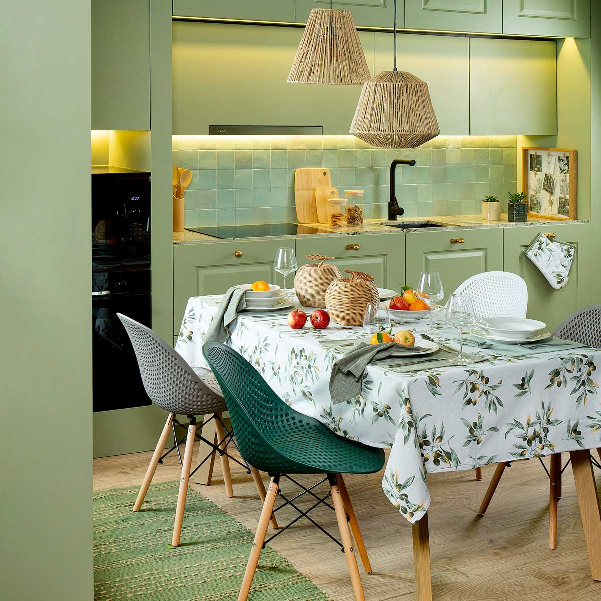 Maçã decorativa CARAVANE bege em rattan,  Maçã decorativa CARAVANE bege em rattan