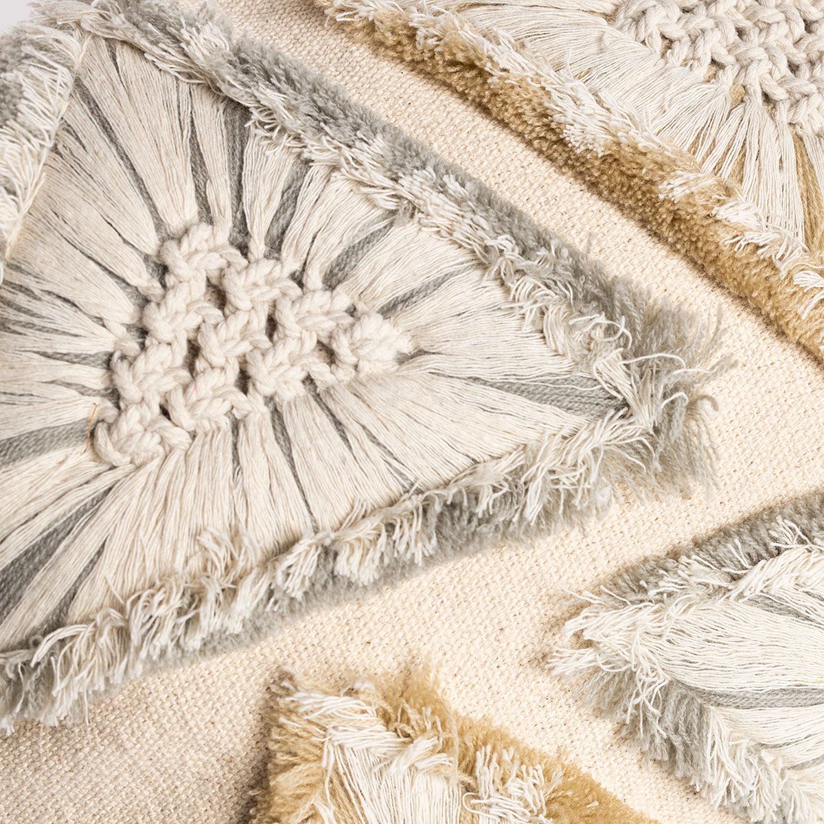 Almofada OAXACA bege com tri&acirc;ngulos 30x50cm