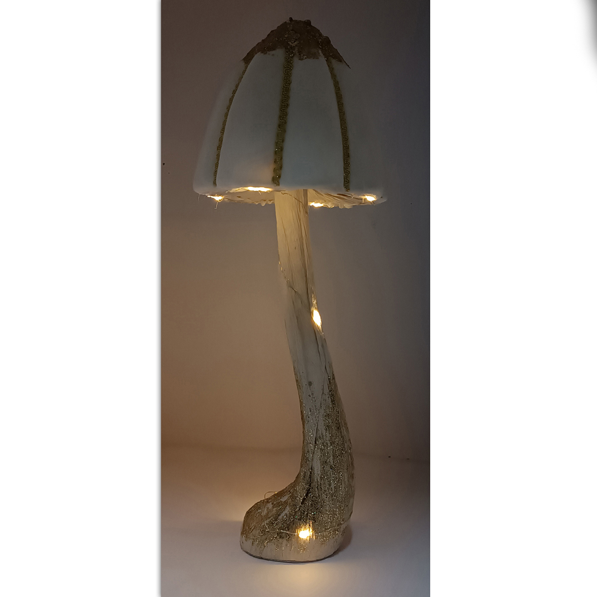 Cogumelo com led branco e dourado 40x16cm