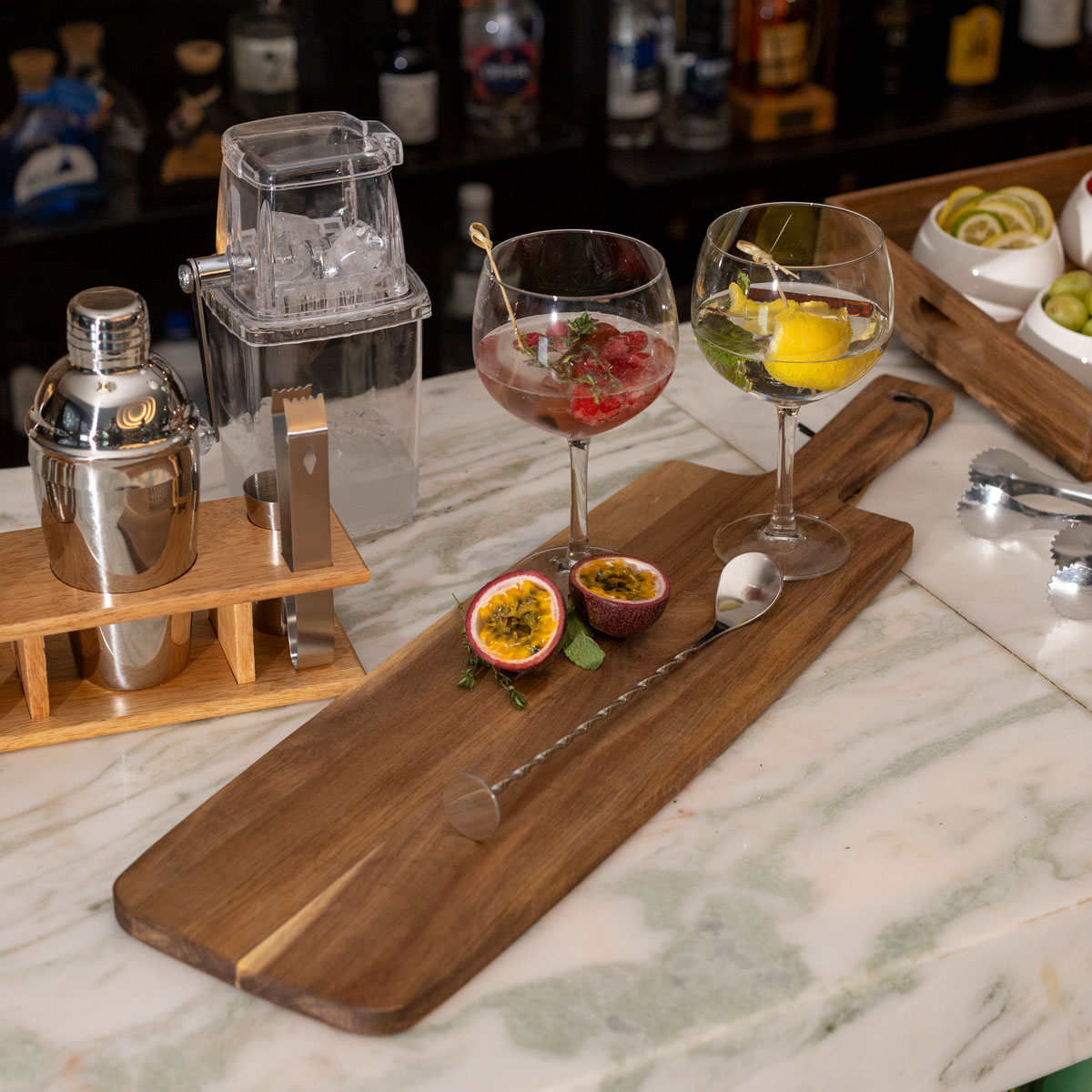 T&aacute;bua de apresenta&ccedil;&atilde;o em madeira ac&aacute;cia 70cm