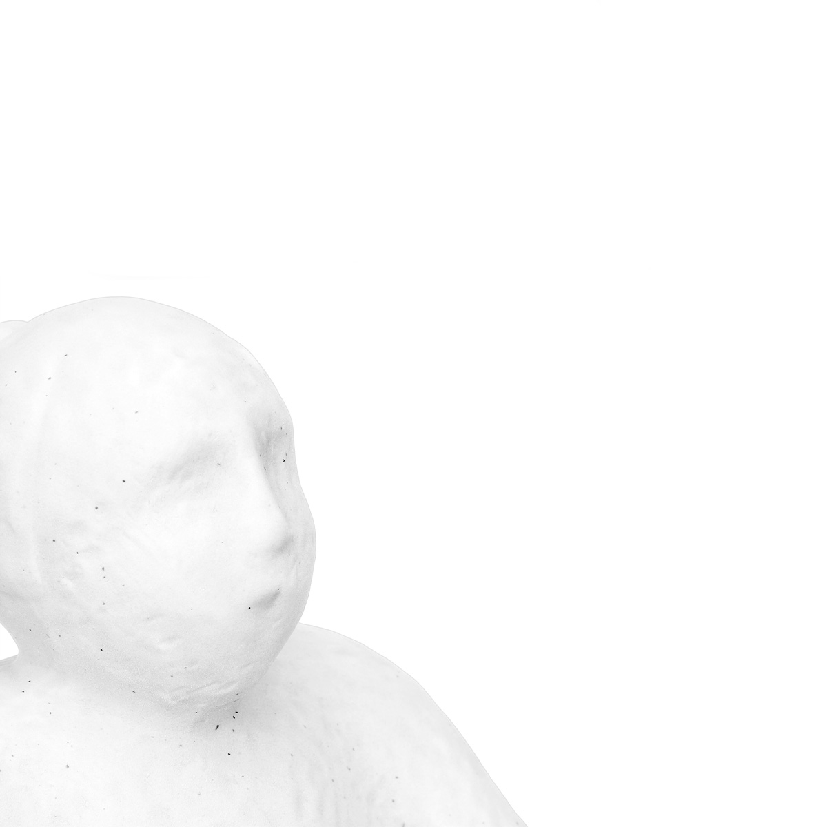 Est&aacute;tua figura de mulher sentada em cer&acirc;mica branca 30cm