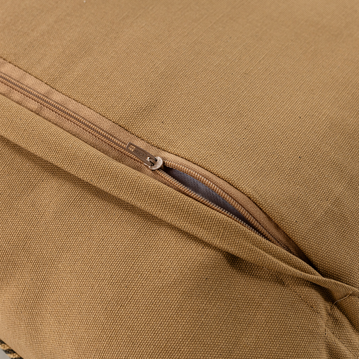 Almofada INUIT cru e preto 40x40cm